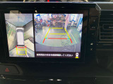 【バックモニター】車庫入れなど目視と合わせモニターで確認できて安心です。