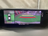狭い場所での駐車やすれ違いなどでより的確な運転操作に役立つ360&deg;ビューモニターが装備されています。