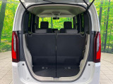 普段のお買い物や通勤、送迎等に十分な荷室スペースを確保しております。セカンドシートを倒すと、大きな荷物の積載も可能です♪