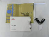 【点検記録簿・取扱説明書】・・・新車購入時からの点検整備記録簿・取説もしっかり備わってます。 点検記録簿は車の履歴書です、信頼の証しですね。