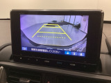 リバースギアに入れるだけで後方の表示へ切り替わります。夜間や雨の日の駐車も楽になりますよ。
