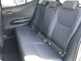 【後部座席】も当然、綺麗・清潔に仕上げております。内装の綺麗なお車は気持ちが良いですし、コンディションのいい車が多いです。オススメの1台です。