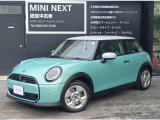 MINI COOPER 3ドア オーシャンウェーブグリーン/ホワイトルーフが入荷!新しいMINIのカタログカラーとして多くの方の目に留まったことのある一台ではないでしょうか!爽やかで愛くるしいMINIですね!
