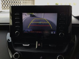【バックカメラ】運転が苦手な方も車庫入れラクラクです!ギアをリバースに入れれば自動的に切り換わりますので、面倒な操作は不要です♪狭い駐車場もお車を傷つけず安心ですね!