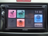 社外品のナビが装着されております。オーディオ機能も充実しております。