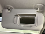 【運転席サンバイザー】鏡が付いているのでメイク直しなどにも便利★