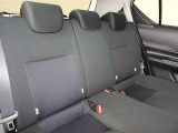 広いとは言えませんが3名乗車できるセカンドシートです。