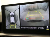 パノラミックビューモニター付きです。車両を上から見たような映像をディスプレイオーディオ画面に表示。運転席からの目視だけでは見にくい、車両周辺の状況をリアルタイムでしっかり確認できます。