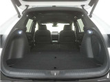 2列目シートを倒すことで、大変広いラゲッジスペースとなります。大きな荷物を積んだりと様々な用途にご利用いただけます。