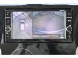アラウンドビューモニター、まるで上空から見下ろししているかの映像がナビ画面で確認でき、安心して駐車をサポートすることができます。