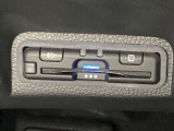 ハンドルの左下にETCがついています。高速道路の料金所の通過も楽々です。 カードの取り出しもしやすい場所についています。