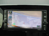 日産純正の地デジ対応ナビゲーションが装着されてます。
