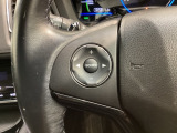 ステアリングにオーディオ操作スイッチが付いています。オーディオ画面に直接タッチしなくても操作が出来ますので、運転に集中できます。