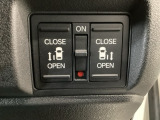 【両側パワースライドドア】両側がパワースライドドアになっており、運転席のスイッチやスマートキーでも開閉が可能です!開口部も広いので乗り降りも楽々♪