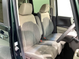 運転席、助手席☆ともにゆとりのある空間となっております♪