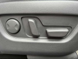 運転席席は電動ポジション調整、シートヒーター・ランバーサポート機能付きとなります。