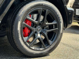 【オプション】AMGマットブラックペイント21インチアルミホイール・AMGロゴ入り・レッドキャリパー(AMG 強化ブレーキシステム)