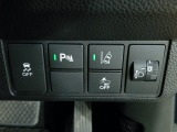 パーキングセンサーや横滑りを防ぐVSA等のスイッチ類は運転席の右側、手の届きやすい位置にあります。