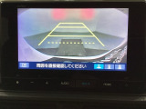 バックでの車庫入れも安心です! リアカメラが付いているバックモニター付のナビを装備しております。操作線もついており距離感も画面から確認できます。