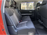 4ドアピックアップならでは6名乗車可能です。