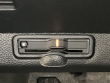 ハンドルの左下にETCがついています。高速道路の料金所の通過も楽々です。 カードの取り出しもしやすい場所についています。