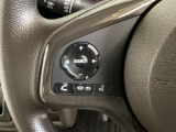 ステアリングスイッチがついていますので、オーディオのチャンネル変更、ボリューム、ジャンル変更が操作可能です。ハンドルから手を離さず安全に操作できます。