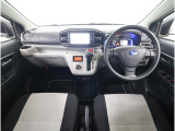 ■視界良好で運転しやすいコックピットです。シンプルで操作性の良いインパネ回りにデザインされ、SUBARUは安全性能に徹底的にまでこだわった視界設計を行っています。