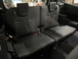 3列目シートはもちろん状態良好☆大人でもゆったりと座って頂けますので、大人数でのお出かけもラクラクです♪ご家族で、気の知れた仲間で、ドライブに行くのが楽しみですね♪
