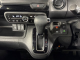 ■運転席にはシート高を調整できるハイトアジャスターが装備され、幅広いシートポジションの設定が可能になっております