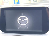 【マツダコネクトナビ】車内の雰囲気にマッチした一体型タイプのナビ。各種車輌設定やBluetooth再生等、様々な機能が楽しめます。直感的なダイヤル操作が可能で、使い勝手も良好です。