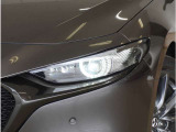 【LEDヘッドライト】省電力で長寿命の明るく運転しやすいLEDヘッドランプです。明るく照らすので暗い夜道からお客様を守ってくれます。お近くの広島マツダまでお越しください。