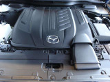 エンジンルームもピカピカに磨いてあります!納車時には、安心してお使いいただくために、しっかり整備してお引渡しいたします☆ディーゼル特有の音や振動を抑えるマツダ独自の技術を織り込んだ自慢のエンジンです!