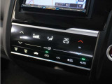 ◆オートエアコン装備◆ お好みの温度を設定をするだけで、後は、自動で風量を調節してくれます!快適にドライブが楽しめます。