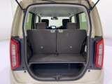後部座席使用状態のカーゴスペースです。