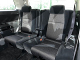 3列目シートはもちろん状態良好☆大人でもゆったりと座って頂けますので、大人数でのお出かけもラクラクです♪ご家族で、気の知れた仲間で、ドライブに行くのが楽しみですね♪