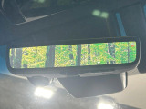 【デジタルインナーミラー】後席の大きな荷物や同乗者で後方が確認しづらい時でも安心!カメラが撮影した車両後方の映像をルームミラー内に表示。クリアな視界で状況の確認が可能です!