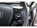 Hondaセンシングの機能のひとつ、アダプティブクルーズコントロール付!アクセルから足を離しても設定したスピードと前車との車間を保ち走行してくれます!車線維持もアシスト☆高速道路で疲労軽減ですね☆