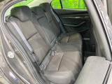 後部座席も気になるようなキズ・汚れやへたり等、大きなダメージはなく、良好な状態です。