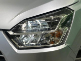 【LEDヘッドライト】悪天候や夜間走行時も良好な視界を確保し安心して運転できる高輝度LEDヘッドライトを装備!点灯速度が早く、消費電力も抑えられています。