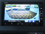 ギヤをRに入れるとナビの画面に後ろの映像が映るリヤカメラ付!後退時の安全確認やコンディションの悪い視界でもカラーバックモニターがドライバーをサポート☆☆☆