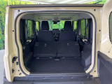 普段のお買い物や通勤、送迎等に十分な荷室スペースを確保しております。セカンドシートを倒すと、大きな荷物の積載も可能です♪