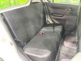 後部座席も気になるようなキズ・汚れやへたり等、大きなダメージはなく、良好な状態です。