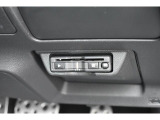 ハンドル下にビルトインETC。車種専用ケースにて装着されており運転の邪魔にもならず高速の乗り降りも楽になります。
