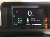 メータは先進的なデジタルメーターを採用!ゆっくりと数字が動くのでとても見やすく表示されます!平均燃費なども表示、エコな運転の手助けをしてくれます!