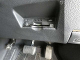 ETC車載器付きです。高速道路の料金所渋滞も解消!落ち着いてスムーズに通過できます。今や必需品の一つとなった装備ですね。
