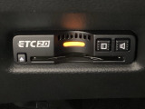 ハンドルの左下にETC2.0がついています。高速道路の料金所の通過も楽々です。 カードの取り出しもしやすい場所についています。