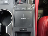 直感的な操作が可能なタッチパッドを搭載しております♪運転中の視線移動が少ないので安心ですね☆