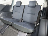 便利な5:5分割可倒式シートです。収納と乗車人数のバランスに優れています♪荷物の大きさに応じたラゲージスペースをフレキシブルに作り出せるので、シーンに応じた使い方ができます♪