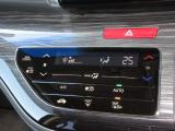 操作部に静電式タッチパネルを採用したフルオート・エアコンディショナー。Honda インターナビ同様、スマートフォン感覚の直感操作を実現しています。