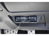 ハンドル右下にビルトインETC。車種専用ケースにて装着されており運転の邪魔にもならず高速の乗り降りも楽になります。